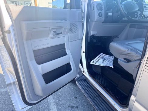 Used 2012 Ford E-350 and Econoline 350 XL w/ PWR Windows & Locks Group RWD image 4