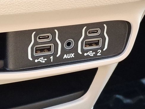 Certified 2024 Chrysler Pacifica Touring-L image 26