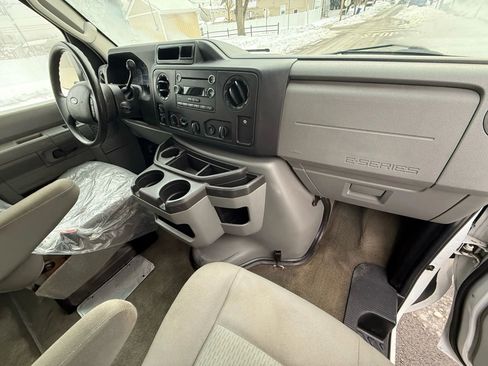Used 2013 Ford E-350 and Econoline 350 XLT RWD image 17