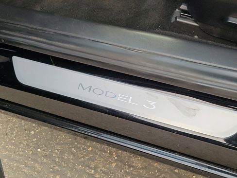 Used 2018 Tesla Model 3 Long Range image 13