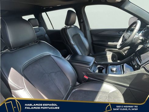 Used 2024 Jeep Grand Cherokee L Altitude AWD/4WD image 32