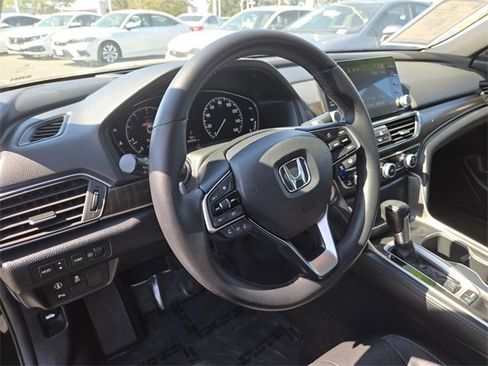 Used 2018 Honda Accord Touring image 13