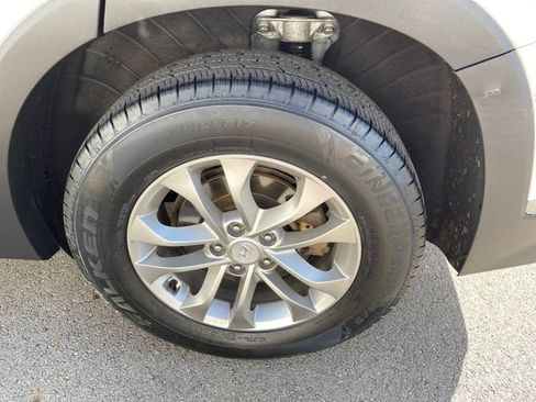 Used 2019 Hyundai Santa Fe SEL AWD/4WD image 38