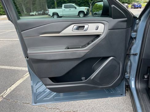 Used 2025 Ford Explorer Active RWD image 24