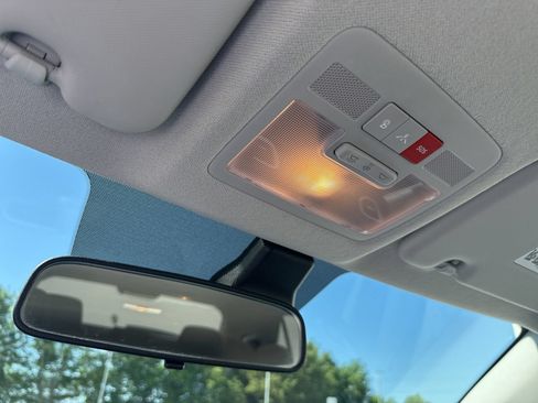 Certified 2023 Hyundai Venue Limited FWD image 27
