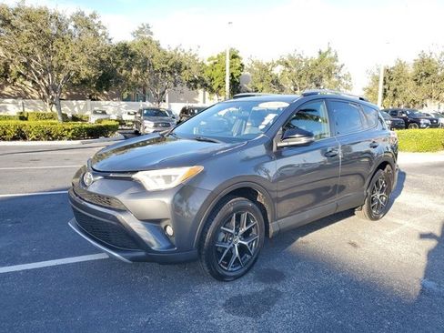 Used 2016 Toyota RAV4 SE image 2