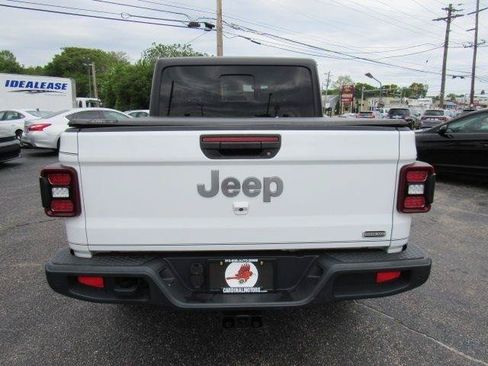 Used 2020 Jeep Gladiator Overland AWD/4WD image 6
