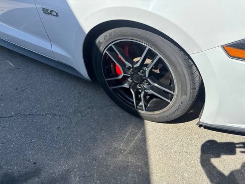 Used 2019 Ford Mustang GT RWD image 3