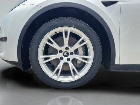 Used 2023 Tesla Model Y Long Range AWD/4WD image 11
