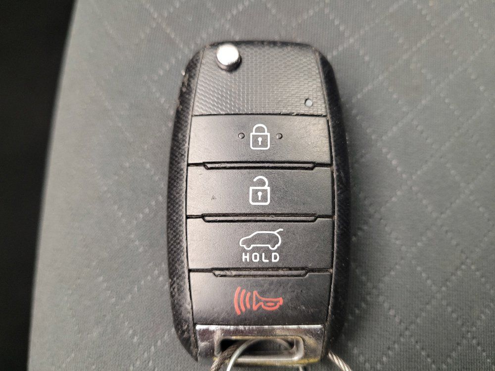Used 2020 Kia Sorento FWD V6 image 32