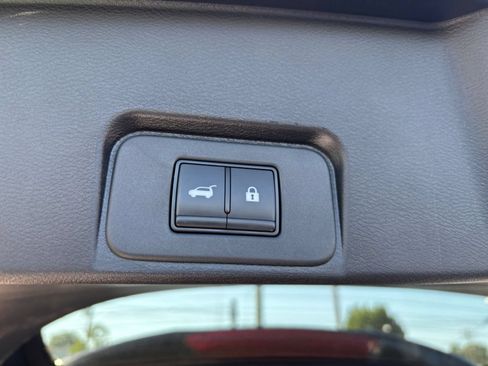 Used 2025 Nissan Rogue SV FWD image 23
