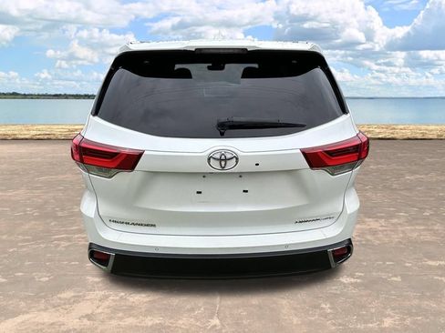 Used 2019 Toyota Highlander Limited Platinum AWD/4WD image 8