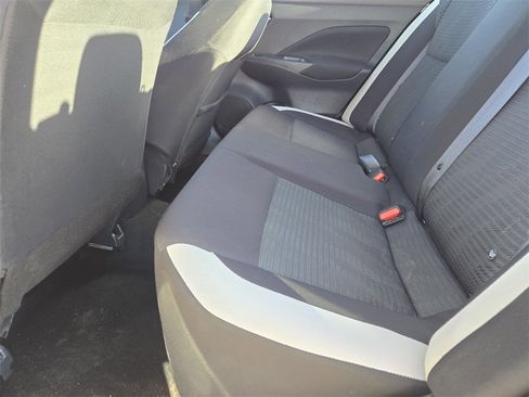 Used 2021 Nissan Versa SV image 31