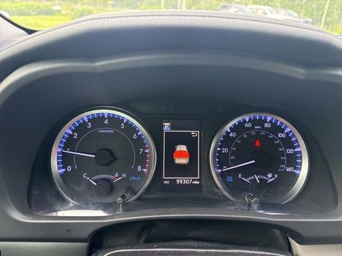 Used 2019 Toyota Highlander LE FWD image 16
