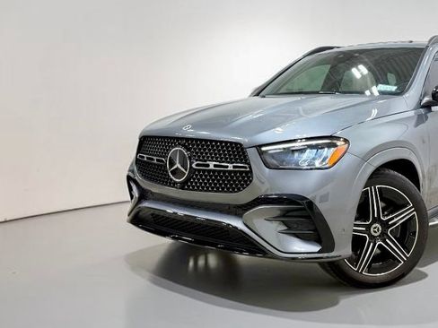 Used 2024 Mercedes-Benz GLE 450e 4MATIC image 3