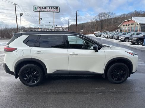 Used 2023 Nissan Rogue SV w/ SV Premium Package image 2