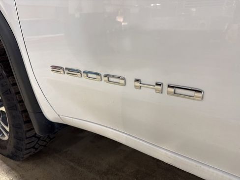 Used 2022 GMC Sierra 3500 SLE w/ SLE Convenience Package image 10