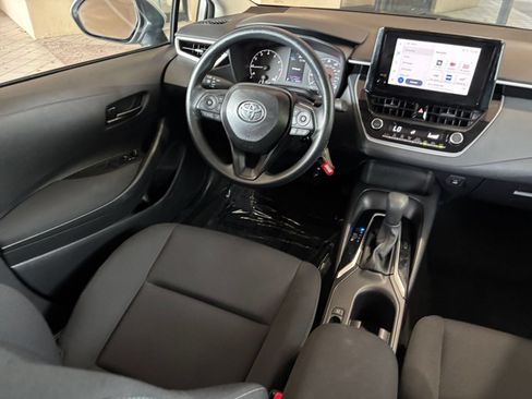 Used 2025 Toyota Corolla LE FWD image 32