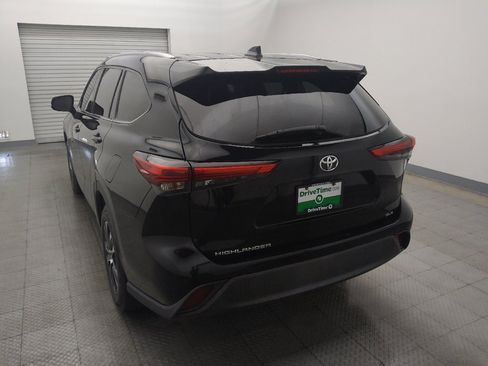 Used 2021 Toyota Highlander XLE FWD image 6
