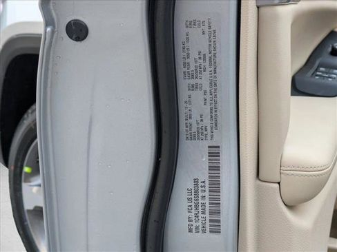 New 2025 Jeep Grand Cherokee Limited image 22