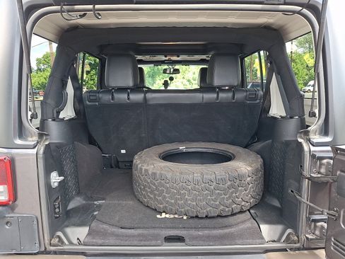 Used 2016 Jeep Wrangler Unlimited Sahara AWD/4WD image 24