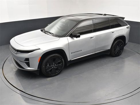 Used 2024 Jeep Wagoneer Launch Edition image 15