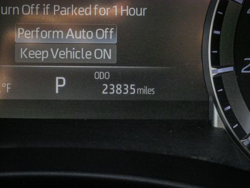 Used 2024 Toyota Highlander XLE FWD image 22