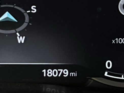 Used 2022 Genesis GV70 2.5T w/ Advanced Package image 17