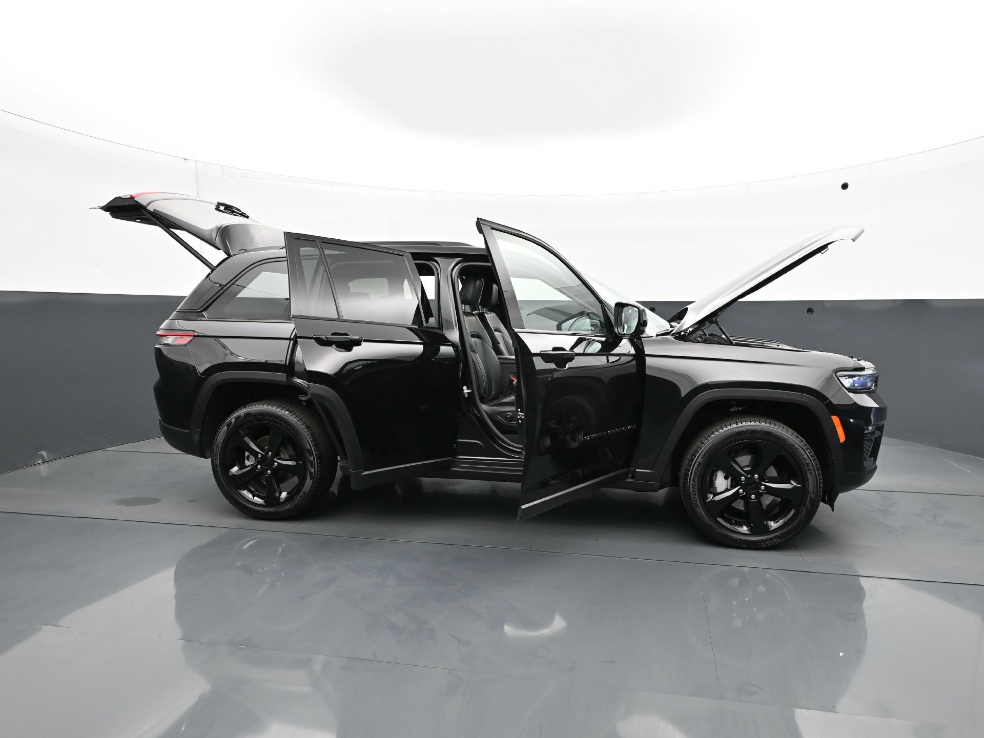 Used 2025 Jeep Grand Cherokee Limited w/ Black Appearance Package AWD/4WD image 39
