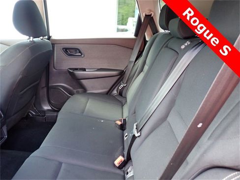 Used 2023 Nissan Rogue S image 17