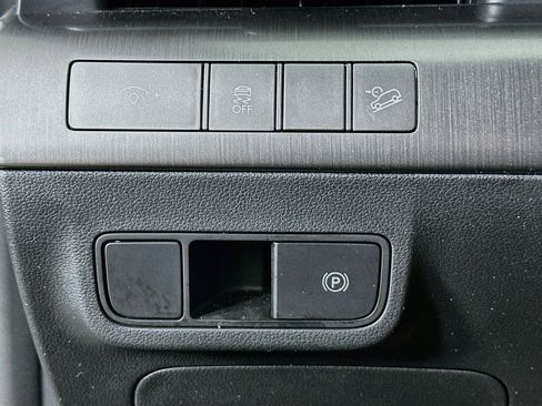 Used 2025 Hyundai Kona SEL FWD image 17