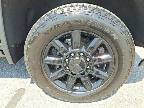 Certified 2025 Chevrolet Silverado 2500 High Country w/ High Country Premium Package AWD/4WD image 8