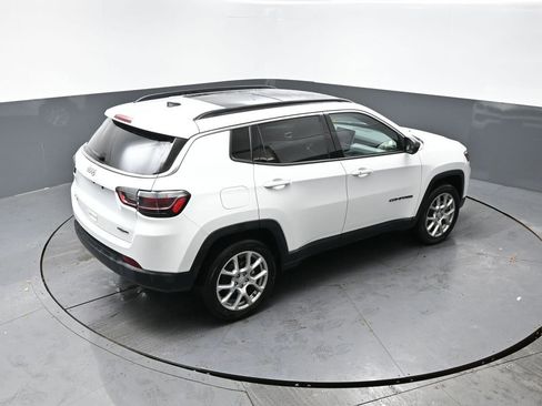 Used 2024 Jeep Compass Latitude w/ Sun and Sound Group image 14