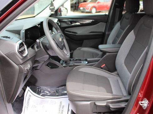Used 2025 Chevrolet TrailBlazer LT w/ Driver Confidence Package AWD/4WD image 17