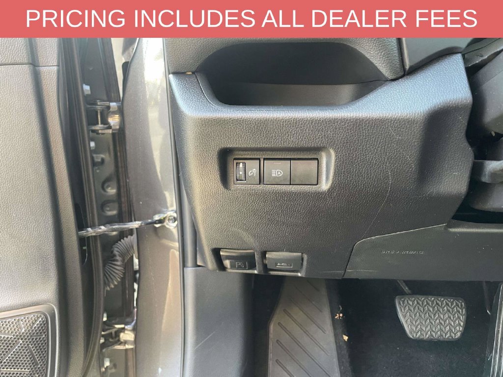 Used 2025 Toyota RAV4 XLE AWD/4WD image 29