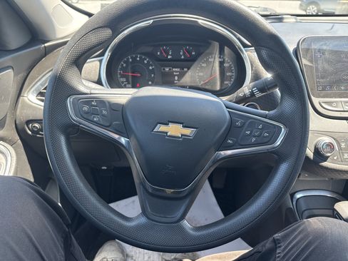 Used 2021 Chevrolet Malibu LT FWD image 17