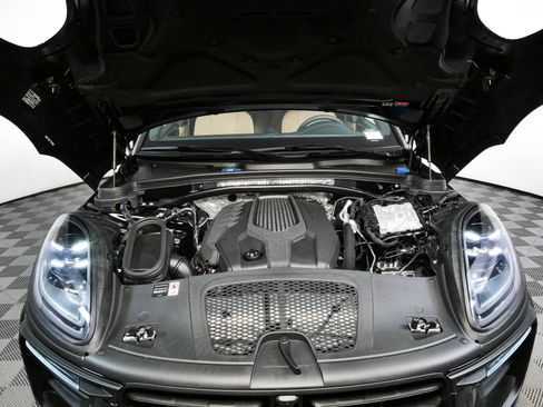New 2026 Porsche Macan AWD/4WD image 34