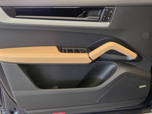 New 2026 Porsche Cayenne Coupe AWD/4WD image 14