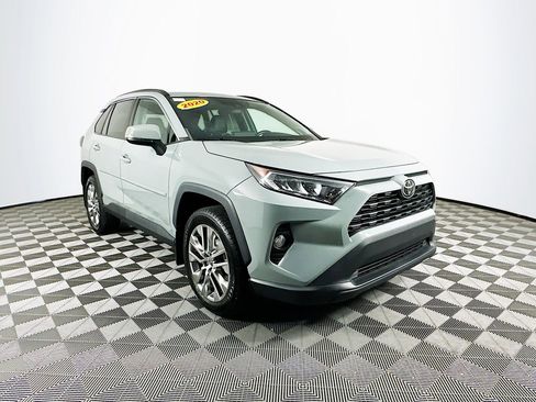 Used 2020 Toyota RAV4 XLE Premium image 3