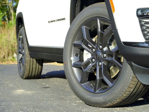 New 2025 Jeep Grand Cherokee L Limited image 4