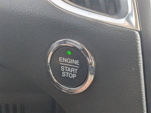 Used 2024 Ford Edge Titanium image 21