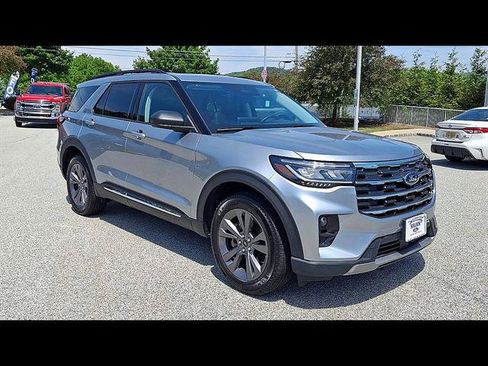 Certified 2025 Ford Explorer Active w/ Active Comfort Package AWD/4WD image 2