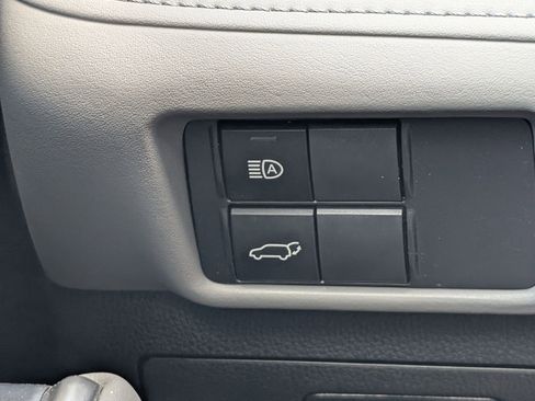 Used 2022 Toyota Highlander XLE image 24