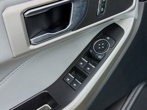 Used 2022 Ford Explorer XLT w/ Equipment Group 202A image 18