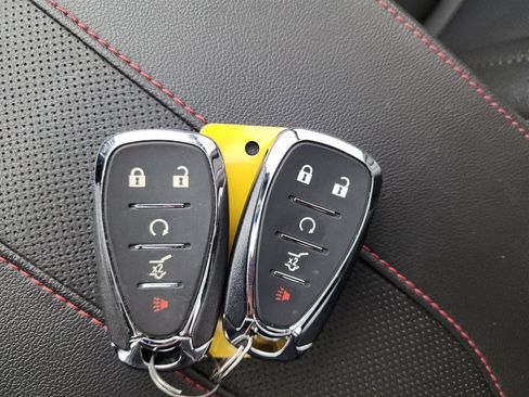 Used 2023 Chevrolet Traverse RS image 35