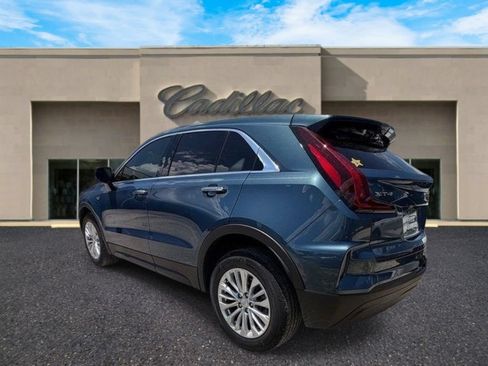 Used 2024 Cadillac XT4 Luxury w/ Cold Weather Package FWD image 5