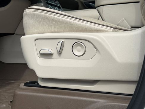 Used 2022 GMC Yukon XL Denali w/ Denali Premium Package image 37