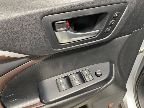 Used 2016 Toyota Highlander Limited Platinum image 11