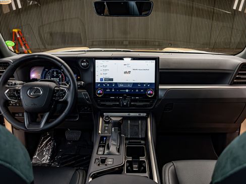 Used 2026 Lexus GX 550 w/ Accessory Package (CT) image 18