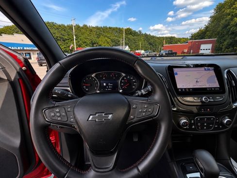 Used 2022 Chevrolet Equinox RS w/ RS Leather Package AWD/4WD image 13